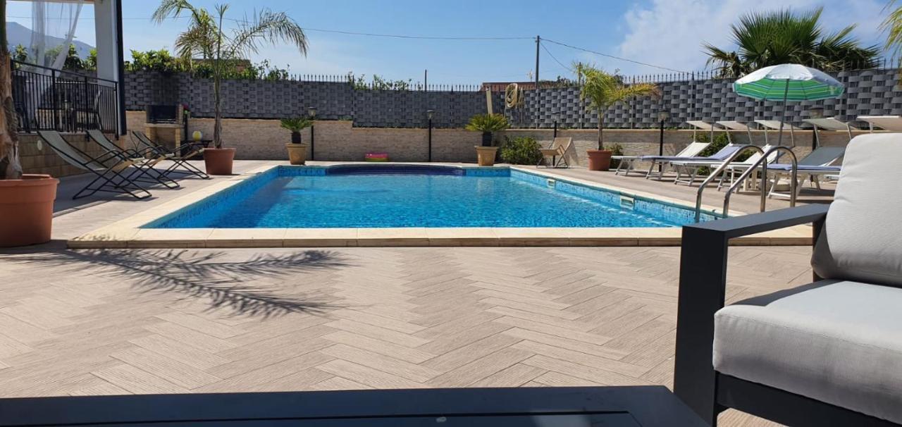 Villa Marianna Con Piscina Privata Ampi Spazi Esterni E Wifi Free Трабия Екстериор снимка